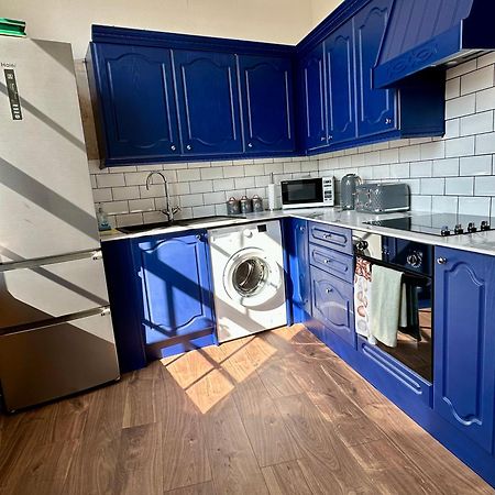Heart Of Ayr: Elegant Townhouse In Central Ayr Exterior foto